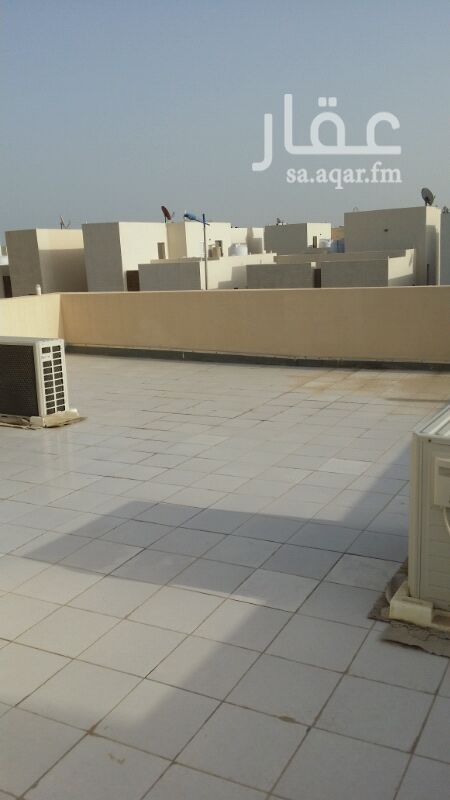 1513365 فيلا ايجار نظيفه بفلل الرحبه طريق العزيزيه بعد بندة وليست في البحيرة بفلل سرايا 4 غرف نوم منهم غرفتين ماستر وصاله ومجلس مفتوحين علي بعض الفيلا بها حوش امامي كبير وحوش خلفي كبير غرفه سواق وغرفه خادمه وغرفه غسيل للاستفسار 0567431190