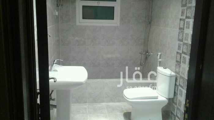 1734724 شقه كبيرة بالعليا مجددة بالكامل ومكيفات جديدة 3 غرف نوم و٤ دورات مياة ومجلس ومقلط وصاله ومطبخ وغرفه شغاله مع حمام مدخلين للاستفسار 0567431190