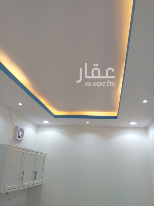 1564944 جديد وبه ١١ غرفة و٨ صاله مكيفات ومطبخ راكب ودورات مياه .. السكن لعزاب فقط