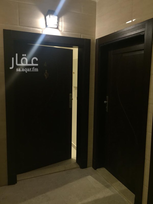 1633979 للايجار شقة جديدة بمخطط التيسير
مكونة من
3 غرف
2 حمام
صالة
مطبخ
مدخلين
خزان ماء مستقل
سعر الايجار 18000
الدفع ايجار شهري
للتواصل
0567715777