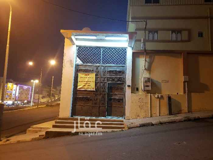 1558961 غرفة واحدة مقاس ٤ × ٨ مؤثثة باثاث جديد وكامل
فرش جديد وغرفة نوم جديدة
مطبخ + دورة مياه + مغاسل
مدخل مستقل بحوش
الاجار السنوي١٥ الف ريال لكل شهر ١٢٥٠ ريال
ج / 0567780876
