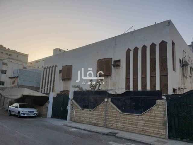 1691621 فيلا للإيجار
حي السلامة
مستودع + 5 شقق من خمسة غرف وصالة وثلاث دورات مياة + غرفة حارس
العقار مناسب للشركات والمؤسسات
جنوب شارع صقر قريش وقريبة جدا من الشارع العام كما يوجد مسجد أمام المبنى
الإيجار/ 95 الف
للتواصل / 0567888974 يلسر