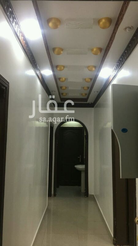 1298273 شقه للإيجار بالشيبيه بجوار قصر الريم
مكونه من
4 غرف
وصاله
ومطبخ
ودورتين مياه
في الدور الاول
يوجب فيها تكييف مركزي بالصاله
البويه جديده
السقف ديكورات جبس
الارضيه بورسلان كامل الشقه
يفضّل عرسان