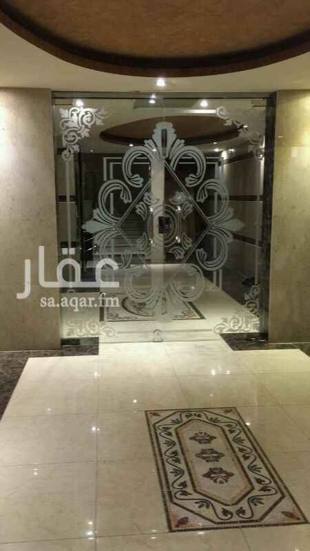 1274140 شقه نظيفة للاجار خلف فاين فير شارع محمد بن عبدالعزيز في الدور الارضي مكونة من 3 غرف وصاله ومطبخ دورتين مياه.