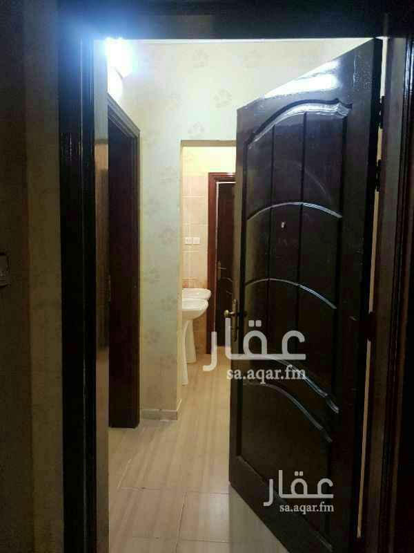 1642802 شقة للاجار تشطيب ديلوكس مكونه من اربع غرف وصالتين ودورتين مياه .
الموقع متميز والحي راقي بالمدينة المنورة حي العريض وقريب من الحرم النبوي الشريف تبعد بحدود ٧كم وبالقرب من المطاعم العالمية .