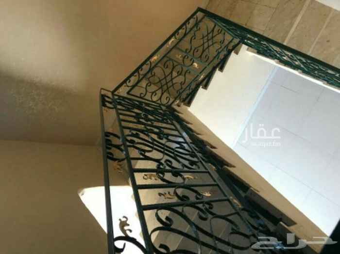 1659317 الموقع العزيزية طريق الجيش اللي خلف البخاري مقابل قاعة ولايف على نفس الشارع .
للإيجار فيلا مع حوش كبير الدور الاول يتكون من مجلسين وسيب ممكن يستخدم كصاله ودورة مياه ، الدور الثاني 3 غرف نوم ودورتين مياه والملحق سيب ينفع غرفة شغاله مع حمام وسطح صغير
درج دخلي
الإيجار دفعه وحده 26 دفعتين 30 الف