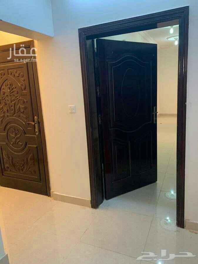 1683993 شقه للإيجار في حي باقدو شارع حارثه بن سهل الانصاري وبجوار مخابز الجربوع في الدور الثاني
تتكون من 3 غرف وصاله ودورتين مياه ومطبخ .