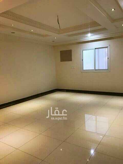 1704907 للايجار شقه في حي الرانوناء قريب من تحويلات الراجحي في الدور الاول من اربع غرف وصاله ودورتين مياه ومطبخ راكب.
(نسعد بخدمتكم عن طريق الواتساب)