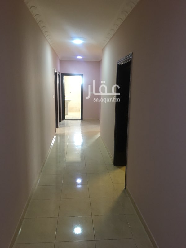 1634952 شقة كبيرة وغرف نوم كبيرة مع سطح والميه والصرف علي صاحب العمارة ونقبل شهري