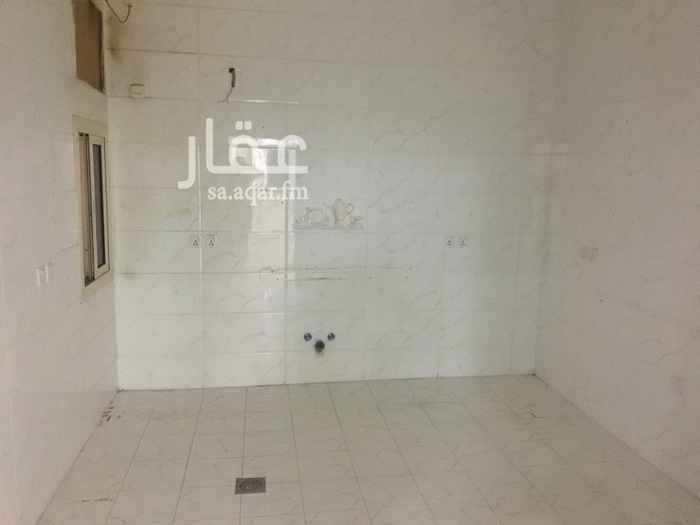 1764117 شقة تشطيب دوبلاكس ونقبل شهري ١٥٠٠شامله المية والصرف علي صاحب العمارة وغرف نوم كبيرة وتبعدعن المطارالجديد٥دقايق