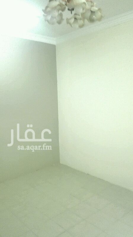 1118585 للايجار شقة عوائل ارضية فى حى الفيحاء بالدمام تتكون من غرفتين وصالة وحمامين ومطبخ راكب وحوش جانبى مطلوب 1125 ريال ايجار شهرى شامل حق المياه السعر غير قابل للتفاوض للتواصل٠٥٦٧٩٥٢٨٥٢