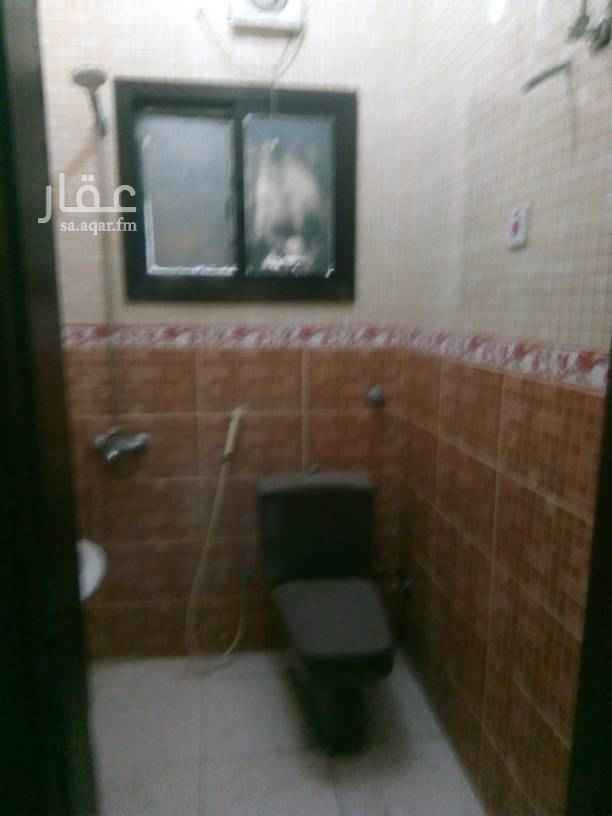 1685528 شقه للايجار غرف وصاله وحمام ومطبخ بلاط حى العزيزيه شارع التحليه