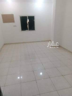 1747230 شركه القاسم لاستثمارات العقاريه جده حي الصفا تقاطع التحليه مع الاربعين العماره بيها مصاعد ونظافه وعامل قريبه من الخدمات الشقه بلاط غير مفروشه بدايه العقد فيه 2,5المكتب غرفه وصاله وحمام ومطبخ