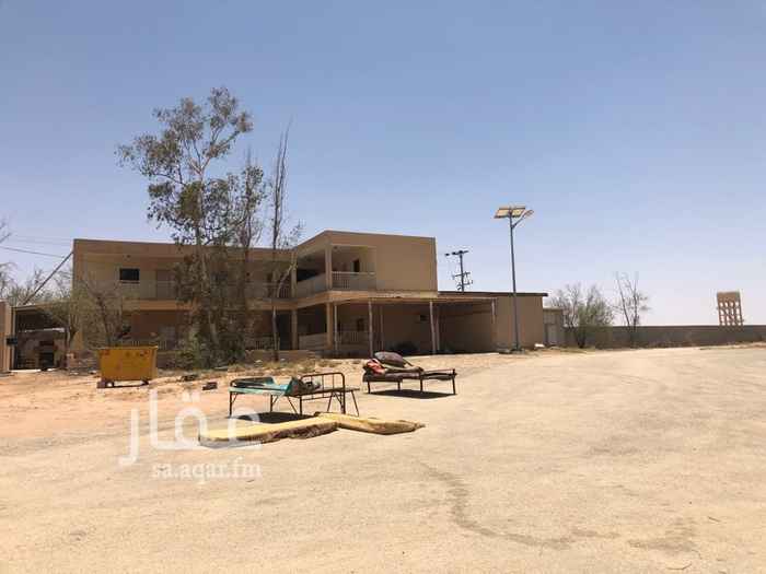 1690382 للبيع مزرعة بتبراك تبعد عن الشارع فقط كيلو مكونة من فلتين وضيافة ومشب وغرف خدم ومطابخ و5 مستودعات و5ابار ممتازة جدا واحواش اغنام موقع متميز سوم 20 مليون والبيع فرق السوم