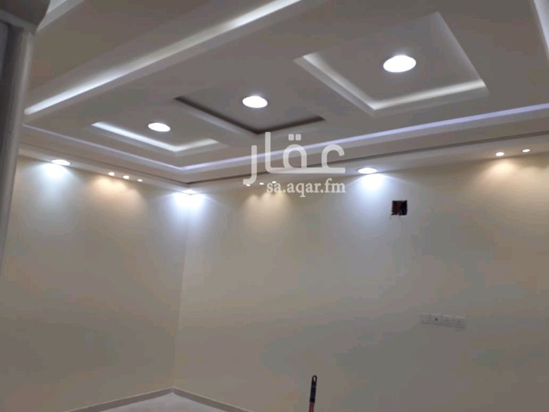 1354947 فيلا دبلكس جديدة للايجار مكونه من ٤ غرف نوم وغرفة للشغاله مع السطح الدور الأرضي مجلس ومقلط وصاله ومطبخ للتواصل 0538228652