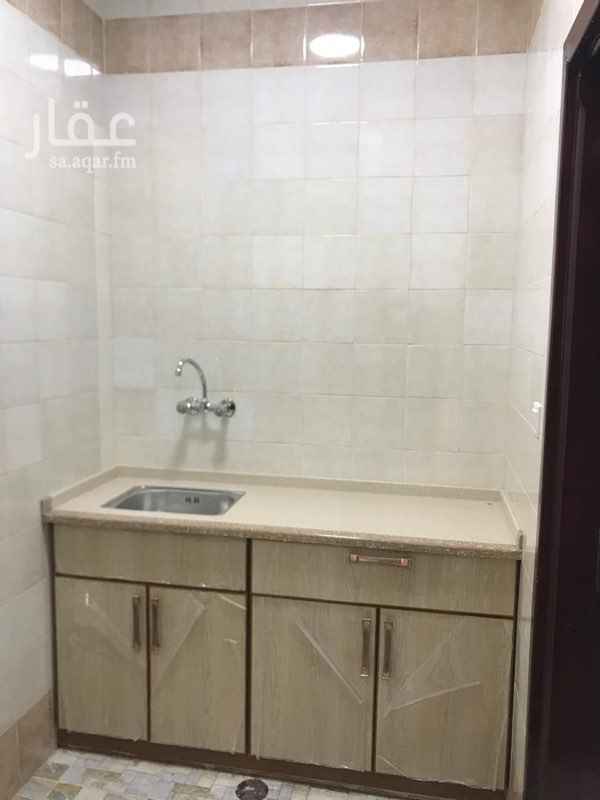 1607775 وحدة سكنية للعزاب مكونة من غرفة نوم بحمام وسيرفس بثلاجه ومكيف اسبلت مؤثثة بسرير ودولاب جاهزه للسكن للطلاب او عزاب ايجار شهري او سنوي.
الايجار الشهري لشخص ب ١٢٥٠ريال ولشخصين ب ١٥٠٠ريال ، السعر يشمل غاز مركزي وماء وكهرباء مجاني ، ويوجد سعر مخفض للاجار السنوي.
قريبه من الجامعة الاسلاميه ومستشفى الملك فهد وبلدية العقيق.
