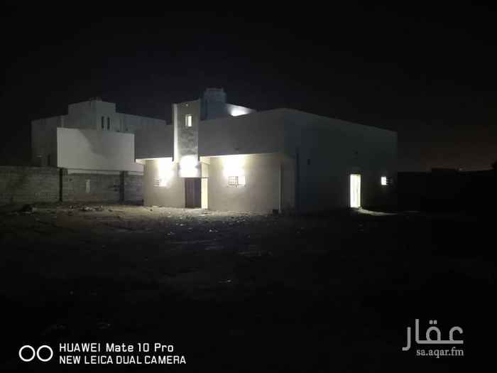 1549580 بيت مسلح في قرية جخيرة عبارة عن ٤ غرف وصاله و مطبخ و دورتين مياة وسطح و حوش واسع ( دارة ) البيت مجدد بالكامل من ابواب داخلية و سراميك و ادوات سباكة و كهرباء المطلوب ٢٠ الف سنويا و للمفاهمة 0568549788