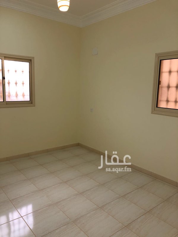 1377121 شقق للايجار السنوي العمارة جديدة لم تسكن يوجد بها 6 شقق ويوجد فيها مصعد ومدخل واحد فقط للعماره .
كل دور يوجد به شقتين كل شقة تحتوي على مدخلين ومجلس رجال - مجلس حريم - مقلط - مطبخ ومستودع - صاله - 3 غرف نوم - 4 دورات مياه .
السطح مشترك ولايوجد حوش .
الموقع حي البديع في ابها بعد الكلية التقنية مقابل صيدلية الدواء .. قريبة من جامع المحسنين بالبديع .
الايجار 25 الف ريال شهري .. الماء والكهرباء على المستاجر .. ويوجد لها مواقف خاصة من الخلف .. وواجهة العمارة تجارية .