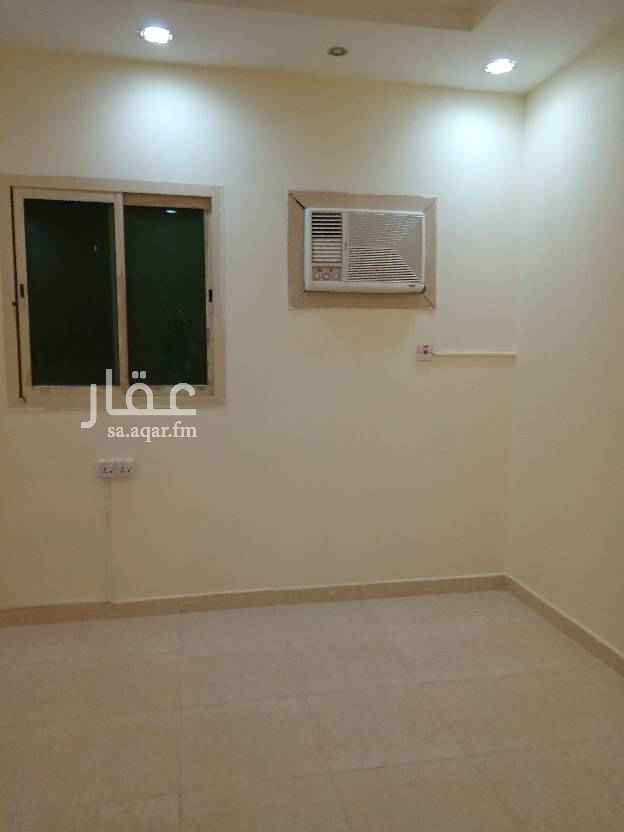 1618927 غرفه وحمام ومطبخ راكب مكيف راكب ومعها سطح خاص