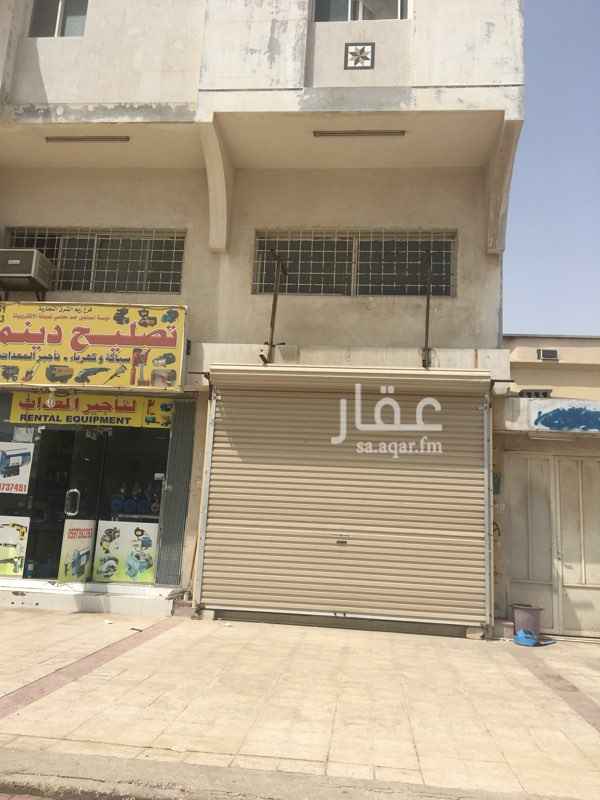 1481593 معرض مع ميزانين.
٨*٤
الواجهه شرق.
دورة مياه.
على شارع ٤٠تجاري.
شارع تجاري حركته التجاريه ممتازه
يخدم منطقه واسعه وهي حي الجسر +التحليه.+العزيزيه.
قريب من جامع كبير (~٢٠٠متر)
مقابل شقق فندقيه راقيه.
