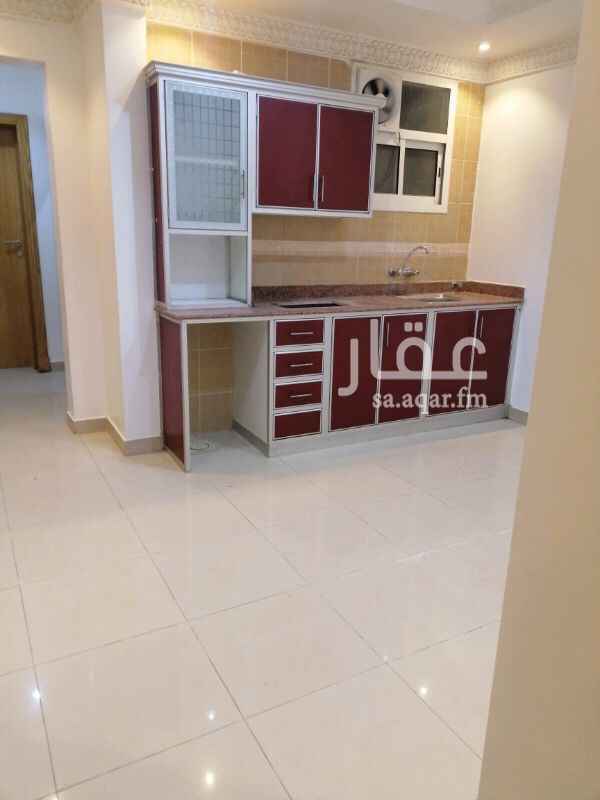 1384762 شقة للايجار عزاب غرفة وصاله وحمام ومطبخ مجدده بالكامل راكبه مكيفات ومطبخ جديد أمريكي بالصالة
موقع ممتاز متوفر جميع الخدمات قريبه من خالد بن الوليد ومن الملك عبدالله
بجوار أسواق التميمي
مره نظيفه جدا