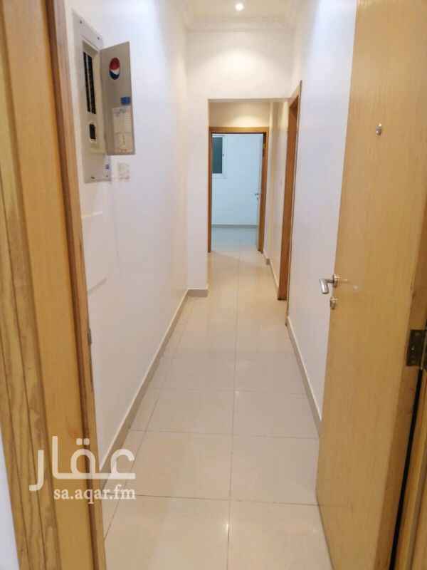 1384770 شقة للايجار عزاب غرفة وحمام ومطبخ مجدده بالكامل راكبه مكيفات ومطبخ جديد
موقع ممتاز متوفر جميع الخدمات قريبه من خالد بن الوليد ومن الملك عبدالله
بجوار أسواق التميمي
مره نظيفه جدا