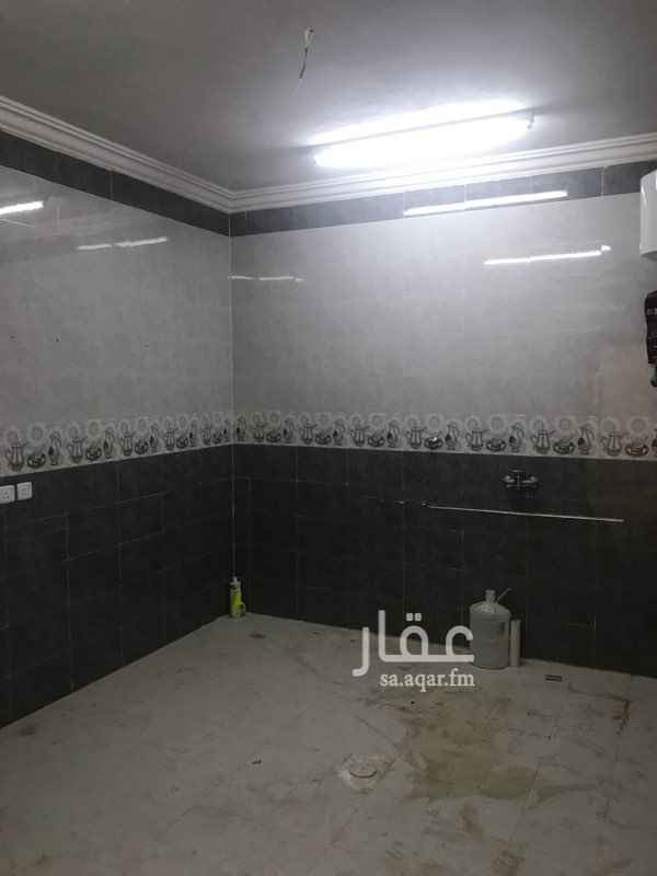 1675612 ملحق في فيلا عمرها سنه وثمانية شهور والملحق مؤجر مدة 4شهور فقط ويوجد تبعه سطح تقريبا 4في4 تمديد سبلت لا يوجد شباك