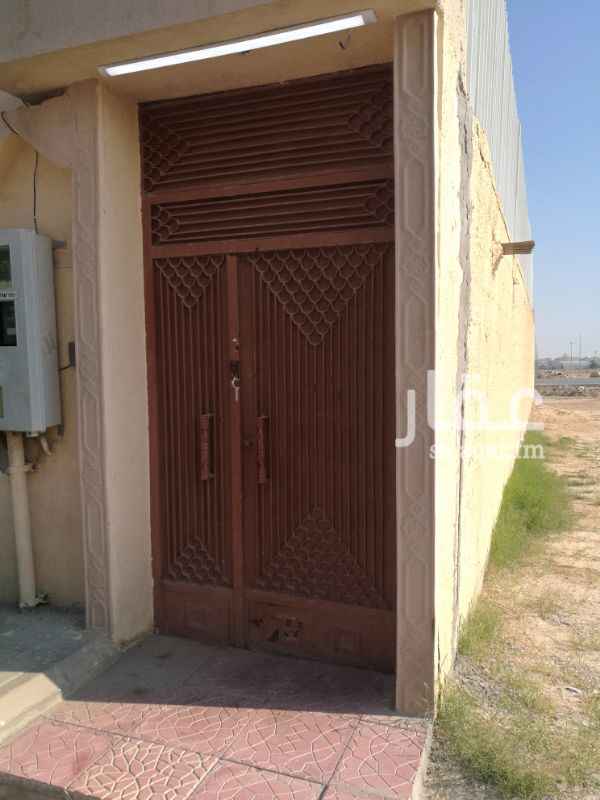 1299107 مجلس
مقلط
صاله
غرفتين نوم
مطبخ
٢ دورة مياه
مستودع صغير
غرفه في السطح
مستوع كبير في السطح
غرفة غسيل
سطح واسع