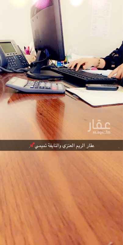 1697089 الشقه بختصار اكثر من خمس غرف وربع دورات مياه دور اول يوجد لفت مساحتها ميتين متر وخمسة عشر متر موقعها حي النور على امتداد طريق ابو بكر الصديق الدمام يتوفر ست مكيفات سبلت ومطبخ امريكي مفتوح ضمان عشر سنوات المبلغ المطلوب خمسه وخمسين كاش