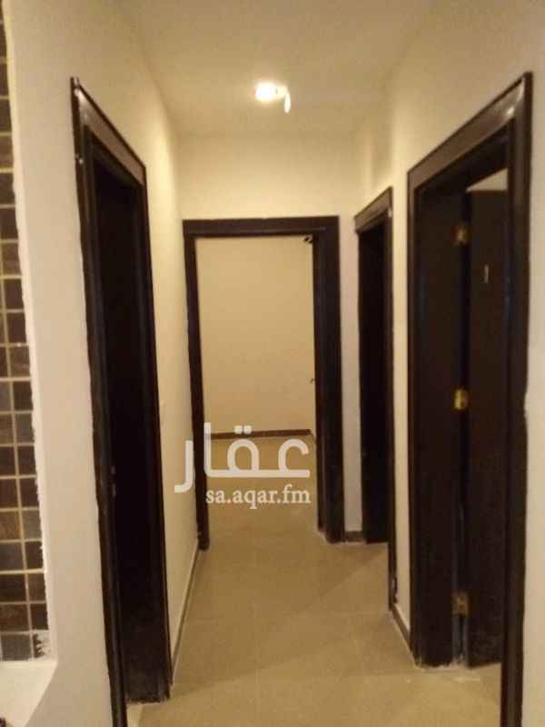 1621874 شقه للايجار عوائل
حي الربيع شارع الغطغط
ثلاث غرف وصالة ودوره مياه ومطبخ أمريكي راكب مكيفات اسبليت
تشطيب سوبر لوكس