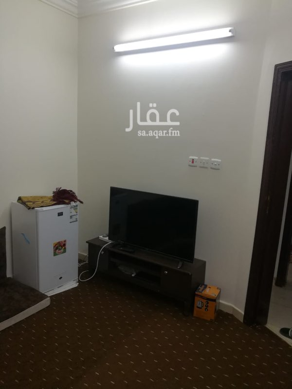 1736078 شقه عزاب مؤثثه بلكامل
عباره عن غرفه وصاله ومطبخ خدمه ودورة مياه اجلكم الله
الايجار شهري شامل كهرب وماء