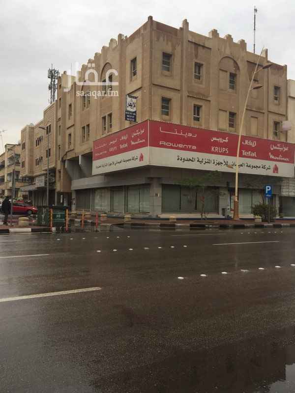 1390451 معرض زاوية مع ميزانين ، على شارع الخزان وشارع ٢٠ . مقابل مجمع لولو هاير ماركت الجديد موقع مميز مواجه لسير السيارات القادمه ومقابل البوابة الرئيسيه للمجمع مجهز بالديكور للمعرض والميزانين مدخل خاص وعداد كهرباء مستقل للمعارض وللمزانين . ينتهي عقد ايجار المستاجر الحالي في نهاية شهر ٦ ميلادي السعر قابل للتفاوض المعقول .