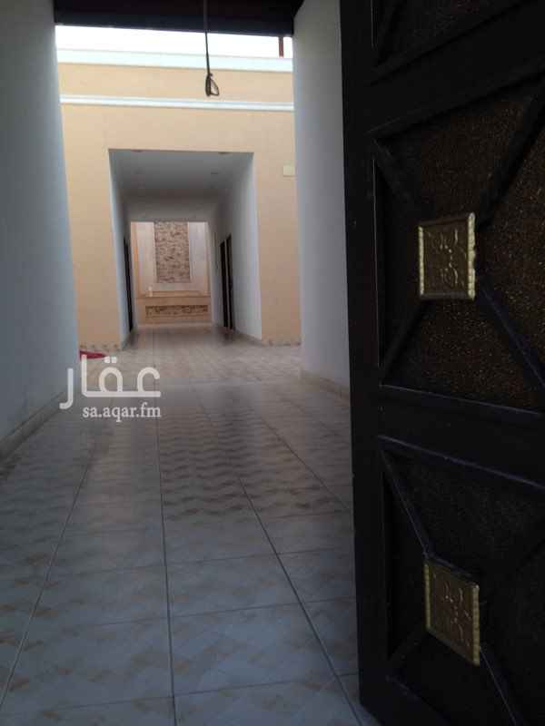 1240683 ارض مساحتها 779،13 على واجهتين 40/60 مكونه من مستودع بمساحه 195،75 متر وخمسة عشر غرفه سكنيه خاصه بمدخل خاص ومتوفر الالياف البصرية بالموقع وغرفة حارس واستراحه خاصه بمدخل خاص للأستثمار بعقد طويل الاجل والله الموفق
