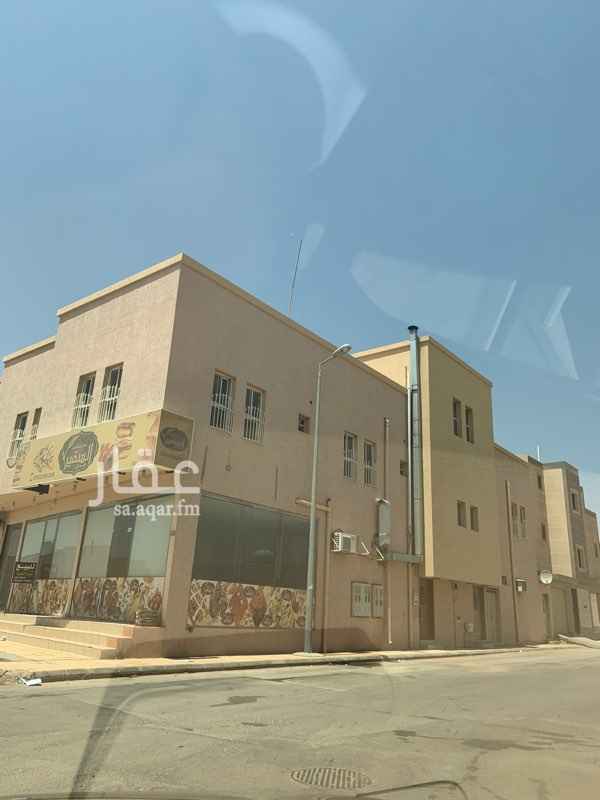 1588059 عمارة تجاريه شرق المنار مكونه من اربع محلات تجاريه وعدد 4 شقق سكنيه اثنتين منها بمدخل مستقل العماره بناء شخصي