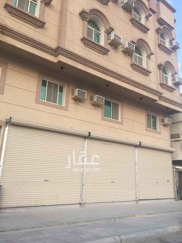 1110311 محلات جديدة ثلاث فتحات عدادين كهرباء كل عاد ٦٠ امبير تطل على الشارع الجزاير سابقاً وحاضراً الشارع الملك خالد وارتفاع المحلات ٤ متر ٣٠ س.م .