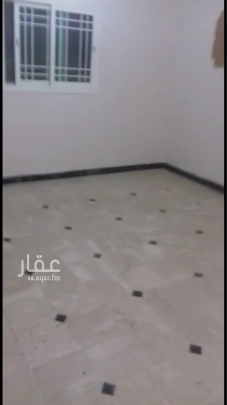 1288330 شقه واسعه مكونه من ٤ غرف و دورتين مياه و مطبخ راكب و صاله، دور ارضي، عماره نظيفه و هاذئه، ارضيات رخام و مساحات واسعه ظهيرة شارع حراء.
التواصل مع صاحب العماره:
0556624646
السعر نهائي ١٨ الف دفعتين كل 6 أشهر