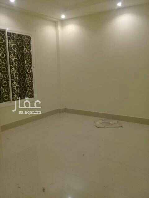 1510554 غرفتين وصاله واثنين دوره مياه ومطبخ غير راكب وكهربا مستقل دور اول بمجمع سكني