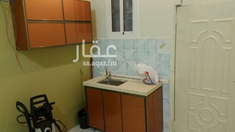 508594 للايجار غرفة عزاب تصلح استراحة شباب داخل حوش مشترك مع الغرف الاخرى منظمة مساحتها ٤ ونص متر في ٤ متر + مطبخ مفتوح عالغرفة وحمام خاص بها تكييف اسبيلت 30 الف وحدة ودواليب مطبخ راكبة بسعر 1100 مع وجود مواقف سيارات وسيعة
موقعها في منطقة حيوية بها جميع الخدمات وعلى شارع تجاري