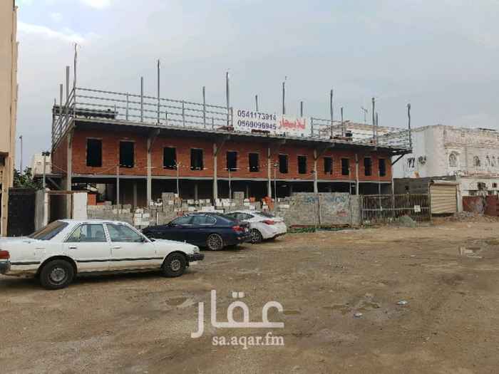 1279856 ٦محلات تجارية وسطح مجهز ليصبح كفي و٩ غرف شباب مؤجرة الغرف بالكامل بدخل ١٣٠ الف ريال بحي الاجواد بصك الموقع مميز وحيوي تتميز بوجود مساحة مواقف سيارات أمامها بها مطلوب ٤٥٠،٠٠٠