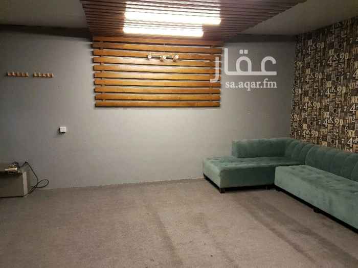62043 غرفةمساحة 6 ×4 بها مكيف اسبيلت راكب تصلح استراحة شباب وبها منطقة مطبخ مفتوحة عالغرفة ودورة مياه خاصة الايجار شامل كهربا وموية١٣٠٠ ريال للشهرالغرفة داخل حوش واحد به 8 غرف مؤجرة كل غرفة لوحدها
توجد مواقف سيارات كبيرة موقعها عالشارع العام حولها جميع الخدمات والمطاعم