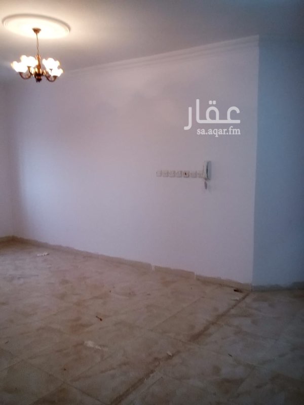 1504275 شقة عوايل علوية مع سطح مجددة بالكامل
موقع ممتاز قريب لكل الخدمات
الكهرباء مستقل