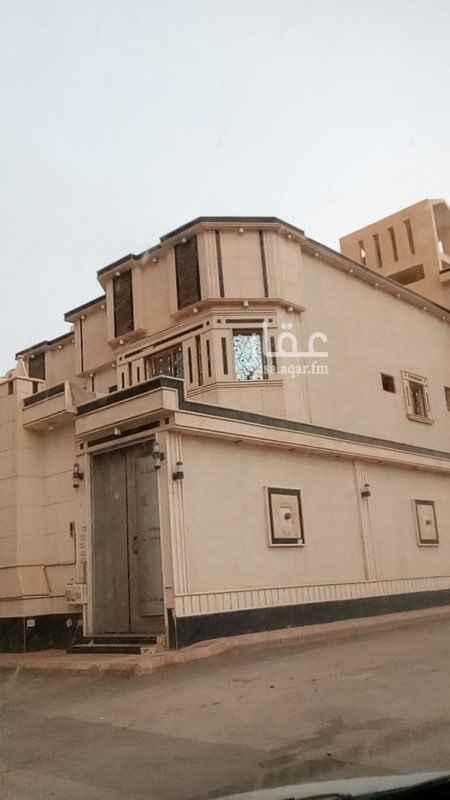 1504373 ثلاث شقق للايجار
كل شقة تلاث غرف وصالة ومطبخ ودورتين مياة
كل شقة عداد كهرباء مستقل
كل شقة ١٥٠٠٠ ريال سنوي