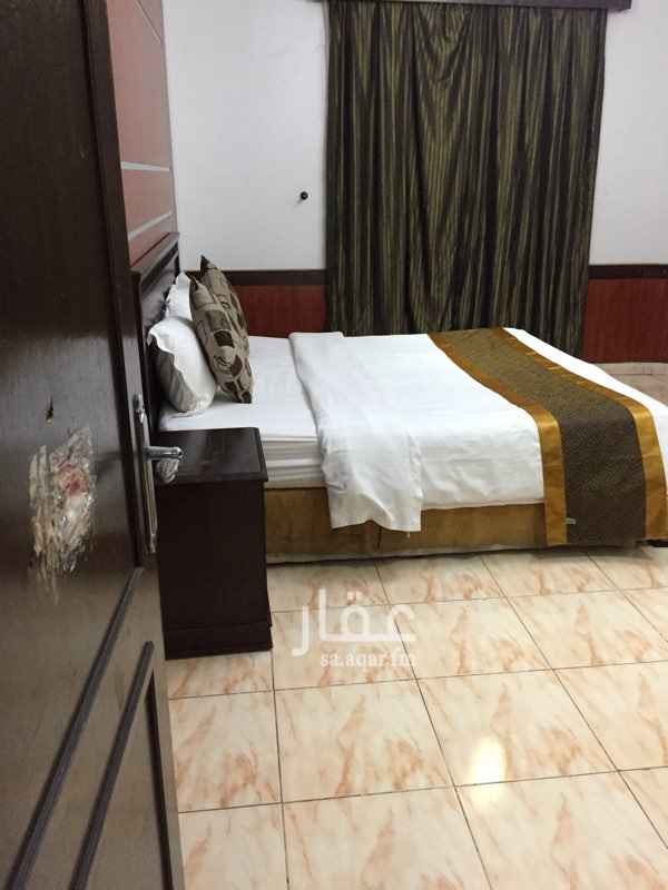 1726919 السلام عليك :اعرض لكم شقه بحي الربوة عباره عن غرفتين وصالة ومطبخ وحمام ونتوا .
الشقه نضيفة وماثثهـ .
طبعاً شامل الكهرباء والماء والانترنت.