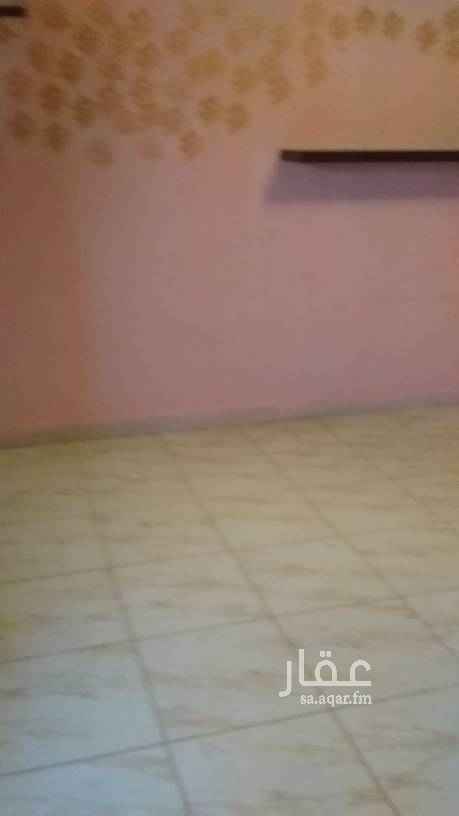1637385 غرفه كبيره استديووحمام ومطبخ صغيرغيرراكب ومكيف اسبلت يحتاج تعبيه فريون على المستاجرواذاحاب يركب غيره لامانع 1200شامل الكهرباءوالماء الغرفه عايله صغيره اوعازب واذاحاب موثثه يوجدسريرنفرونص للرغبه ومواعين مطبخ لغرض الطبخ