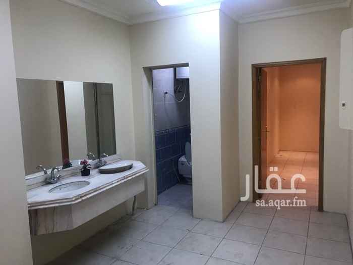 1396922 شقة نظام دبلوكس (طابقين)
الدور الاول: مدخل-مجلس-مقلط-صالة-مطبخ-٣غرف نوم-٣دورات مياه
الدور الثاني: غرفة نوم-غسيل-دورة مياه-٢سطح-مخزن
يوجد موقف سيارة مخصص للشقة