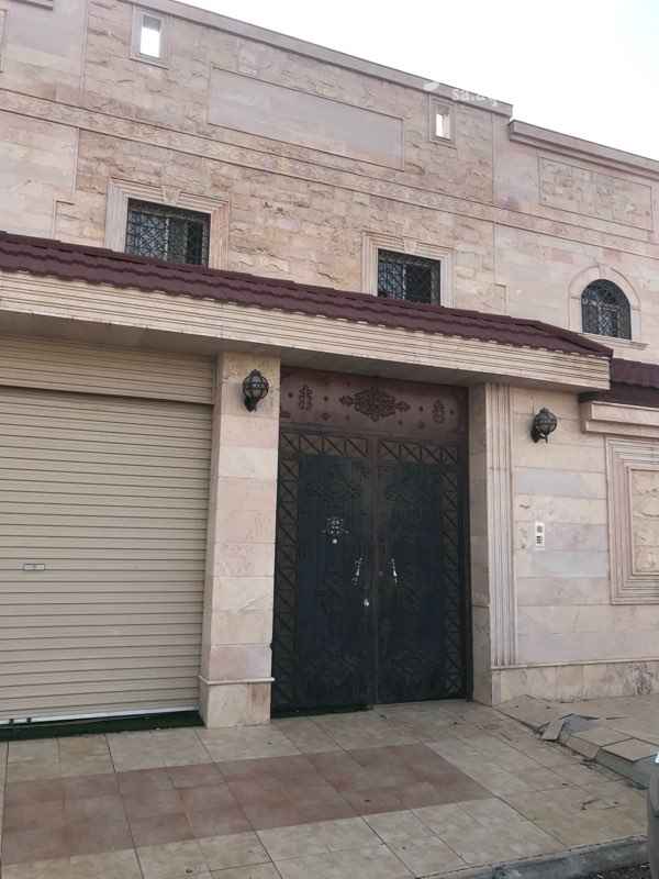 1700293 *عماره مكونه من 4 شقق مساحتها 625 متر على شارع 20 شرقي خلف قصر ولايف وتفاصيلهاكالتالي :- *
*1- شقه كبيره بنظام فله 6 غرف وصاله ومطبخ و 4 دورات مياه ومطبخ امريكي وغرفة خادمه وغرفة سايق خارجيه ومجلس بدورة مياه خارجيه كبيره *
*2- شقه مكونه من 4 غرف و صالتين ومطبخ و3 دورات مياه اكرمكم الله *
*3- شقه مكونه من 5 غرف وصاله ومطبخ و 3 دورات مياه *
*4- شقه ملحق مكونه من 5 غرف وصاله و 3 دورات مياه و مطبخ *
* جميع التكييف اسبلت *
* المكيفات راكبه من ضمن البيعه *
* يوجد تاسيس غاز مركزي باقي الخزان فقط
