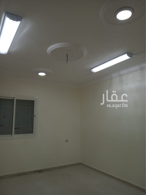 1727894 شقه للايجار بالعزيزيه مخطط المديفر مكونه من 4 غرف وصاله و 3 دورات مياه اكرمكم الله
0501480972