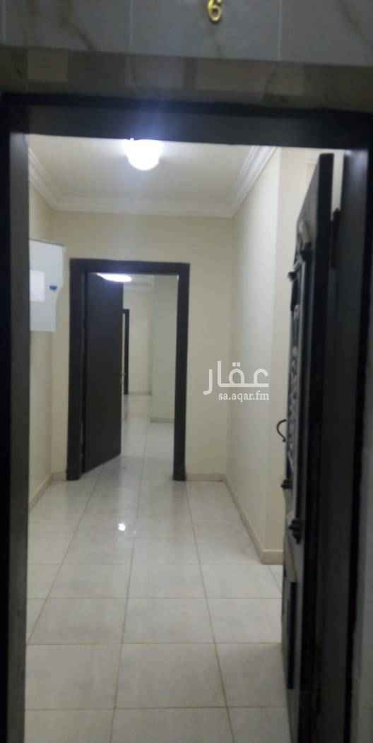 1499458 شقة سكنيه عوائل بحي المنار
شارع ادريس السنوسي
دور ارضي
أربع غرف وصاله ومطبخ وحمامين