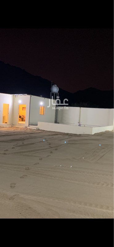 1700773 استراحه للايجار بحي اللويه
موقعها بين العمره والفيحاء
منطقه قريبه من البلد جدا
والمنطقه هاديه
بجوار الدائري الرابع
وصف الاستراحه/
غرفه كبيره ٥*٧
دوره مياه+منطقه مغسله
دكه خارجيه ٧*٥
حفره مندي
الايجار/١٨٠٠٠
على دفعتين
شامل الكهرباء