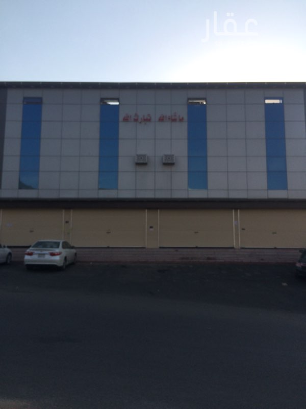 1705604 عمارة تجارية سكنية في مخطط الوسام رقم واحد يوجد فيها سبع شقق 1 من 4 غرف واربع شقق من 5 غرف وصالة و3 حمامات وصالة واثنين محلق من 3 غرف وصالة مع سطح لكل ملحق